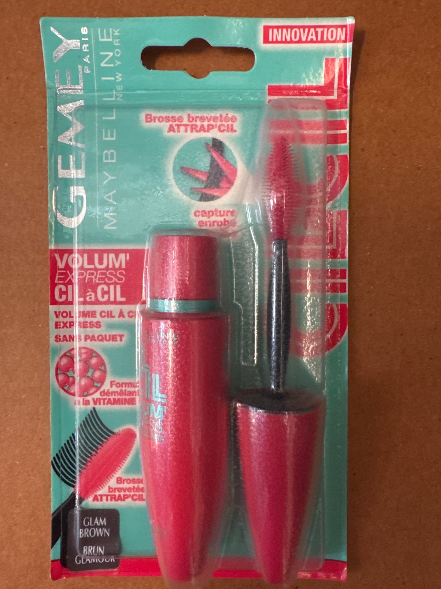 Maybelline mascara volume express bruin -cil a cil