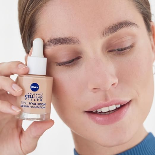 NIVEA 3-in-1 hyaluronserum foundation licht 01 , anti-aging foundation met serum  (30 ml)