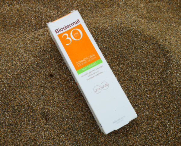 Biodermal Zonnebrand – Matterende Zonnefluïde voor het gezicht SPF 30 – 40ml – Voorkomt glimmen en puistjes